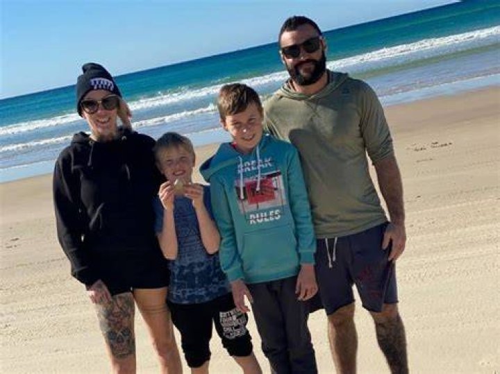 Bec Rawlings Married, Husband, Boyfriend, Net worth, Bio, Kids, Weight