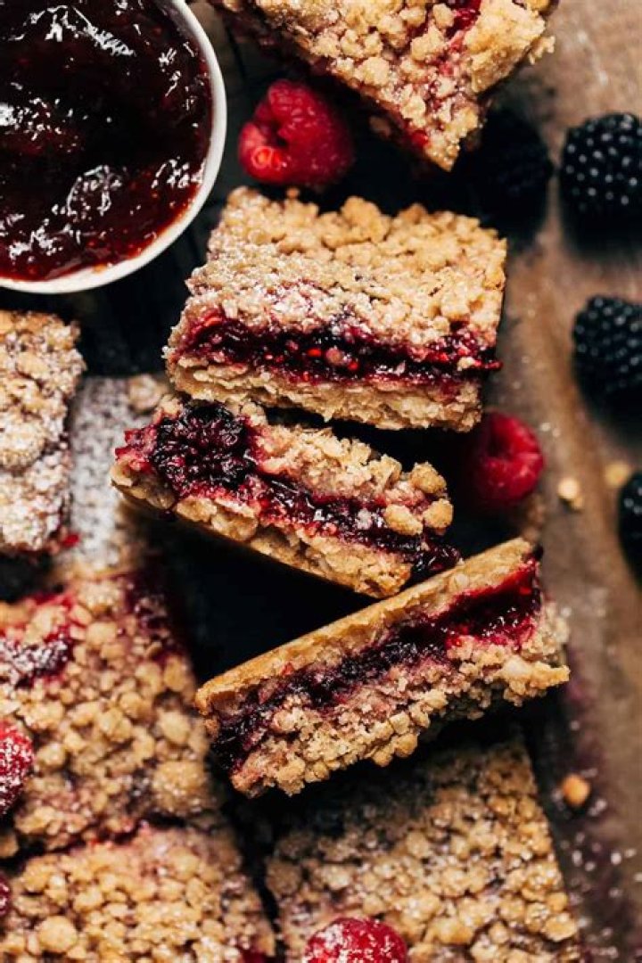 Berry crumble bars recipe preparation. Crust in a pan and berries in a bowl.