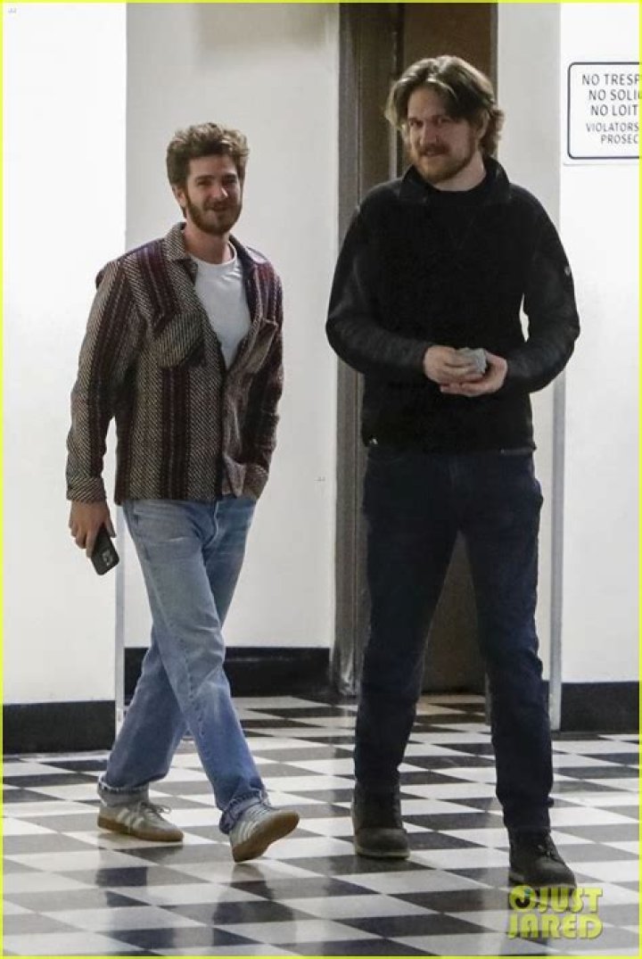 Bo Burnham Height Vs Andrew Flintoff Bo Burnham Height Vs Andrew Flintoff