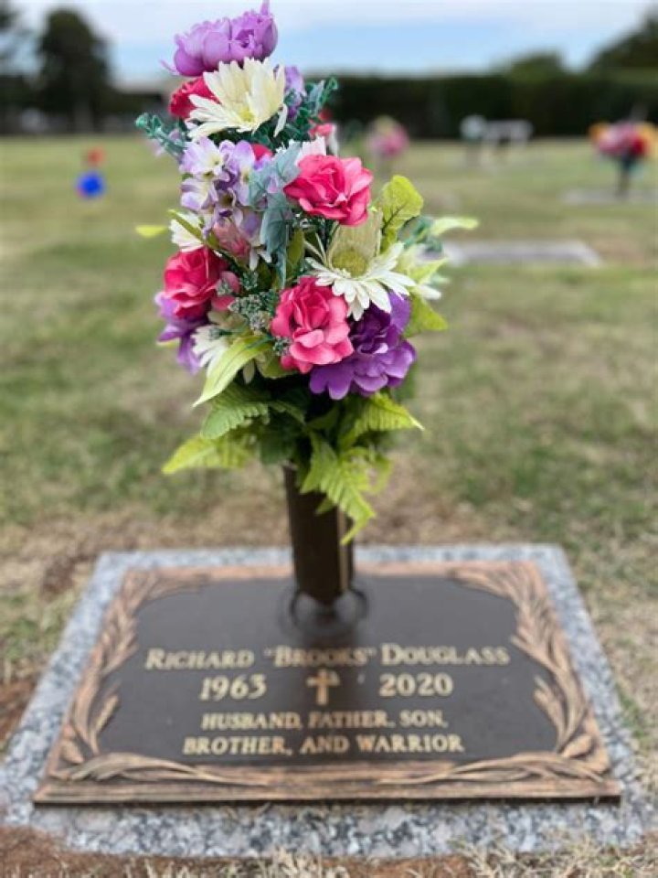 Brooks Douglass's Obituary & Cause Of Death, Who Was Brooks Douglass? What Happened to Brooks Douglass? - SarkariResult