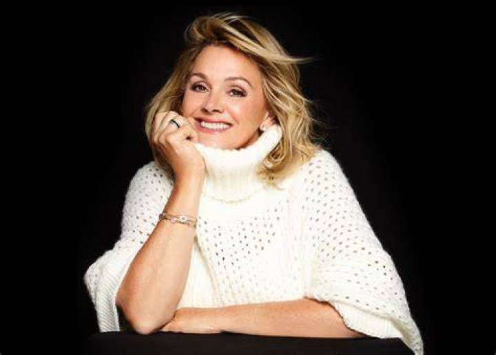 Debbie Travis Net Worth