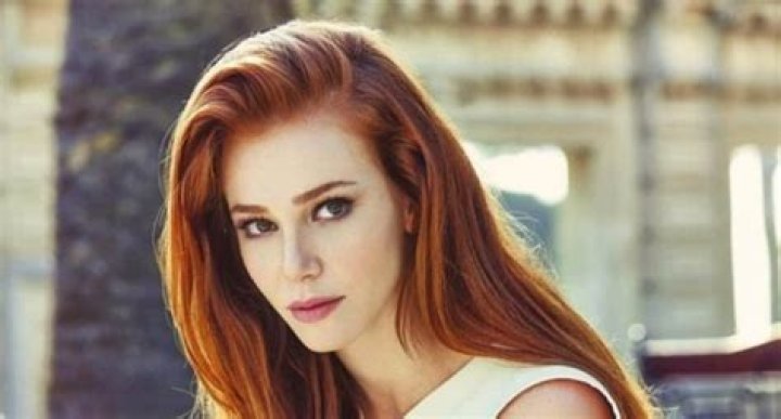 Elçin Sangu Height, Weight, Measurements, Bra Size, Shoe Size