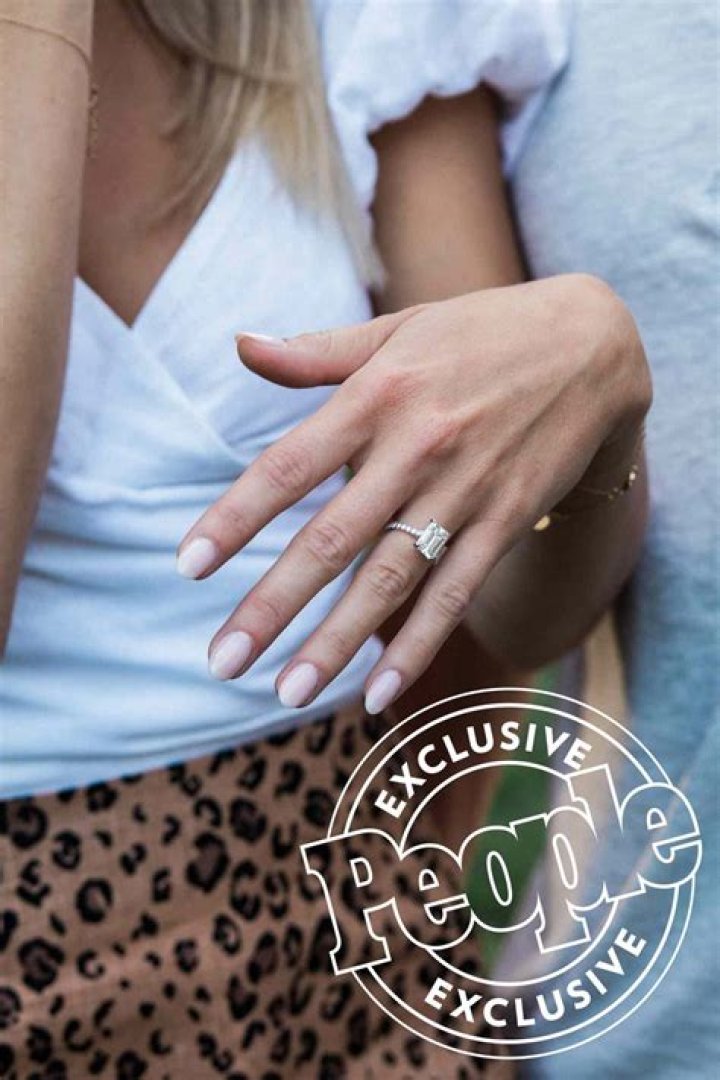 engagement ring of Lauren Bushnell