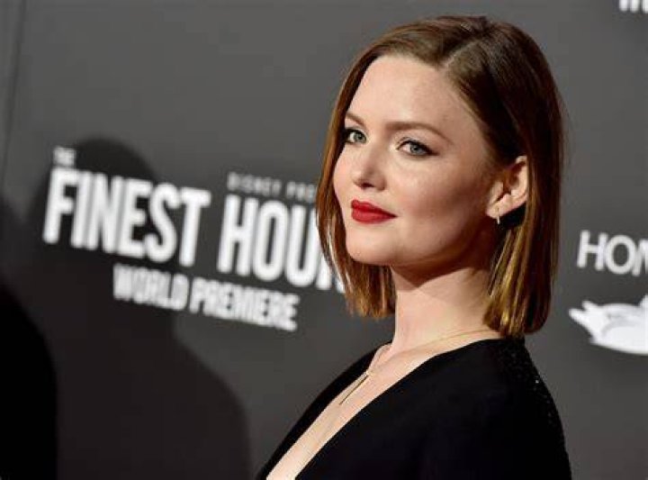 Holliday Grainger Height, Weight, Measurements, Bra Size, Shoe Size