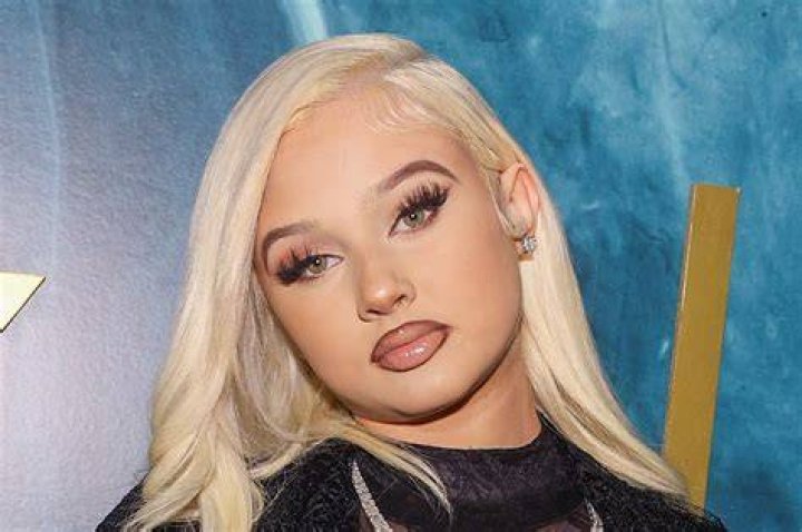 How Old Is Alabama Barker Today? Unveiling Travis Barker 17-Year-Old Prodigy - SarkariResult