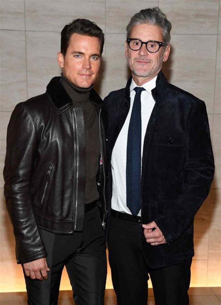 Image of Simon Halls and husband Matt Bomer with their children