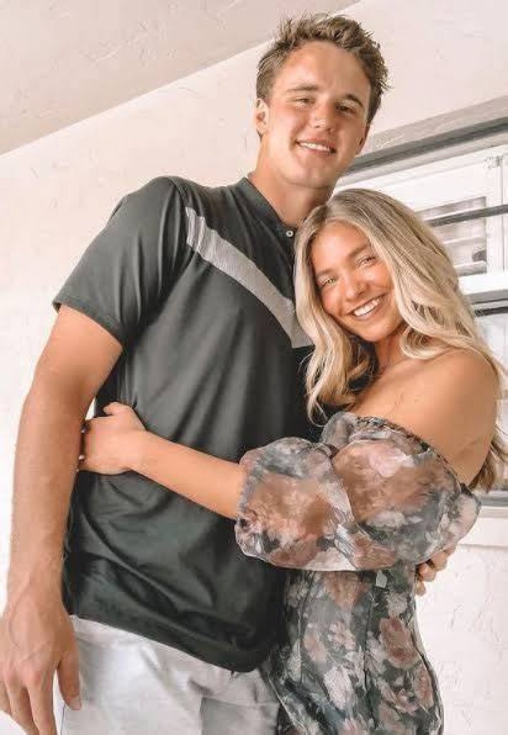 Jake Oettinger Net Worth: Details About Income, Age, Assets, Wife, Career - SarkariResult