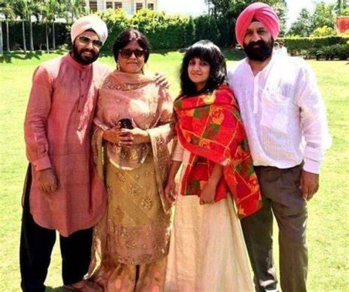 Jasleen Royal Height: Biography, Net worth, Age, Family & More details - SarkariResult