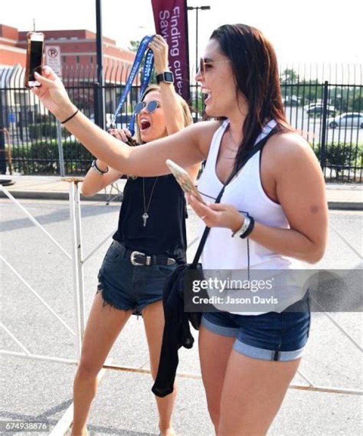 Kaitlyn Bristowe with her sister