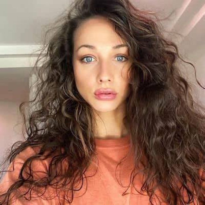 Kawahine Andrade Dating History, Boyfriend, Net Worth, Salary, Age, Height, Wiki-Bio