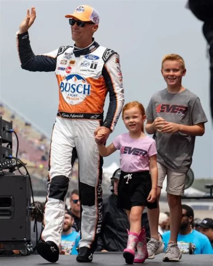 Kevin Harvick Height, Weight, Body Measurements, Shoe Size