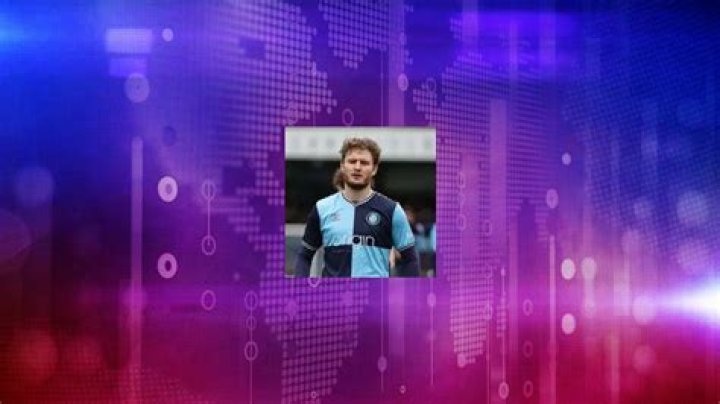 Kieran Sadlier Net Worth 2024 - A Closer Look at the Football Star's Finances