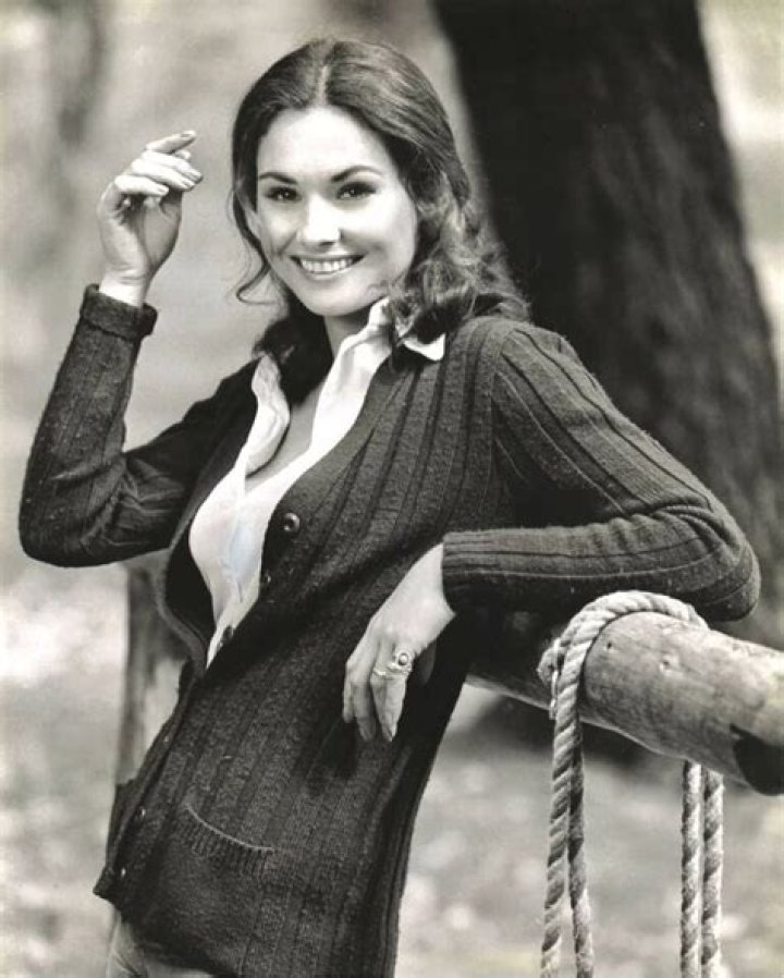 Lori Saunders Net Worth