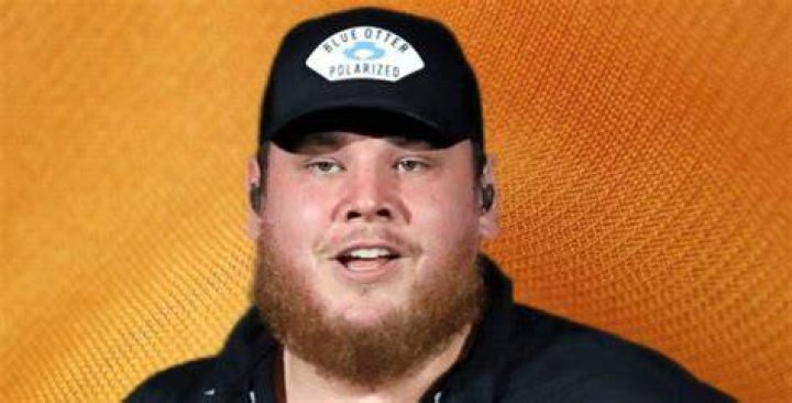 Luke Combs Height, Weight, Body Measurements, Shoe Size