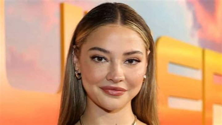 Madelyn Cline Height, Weight, Body Measurements, Bra Size, Shoe Size
