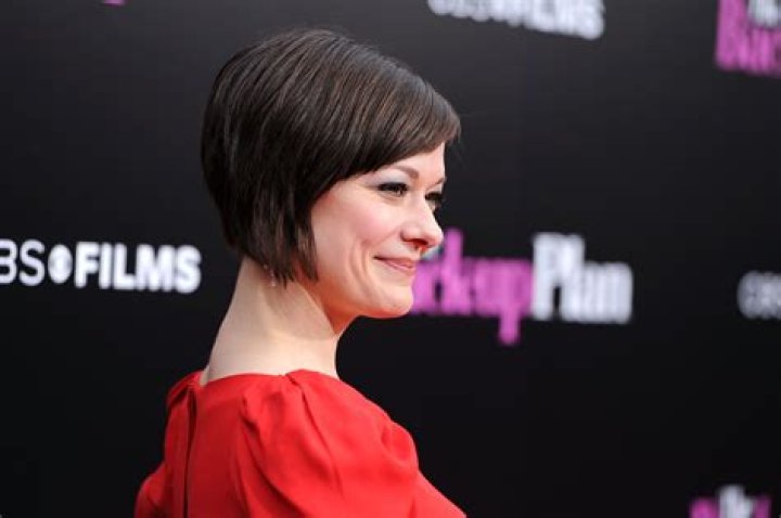 Maribeth Monroe has a net worth of $500k