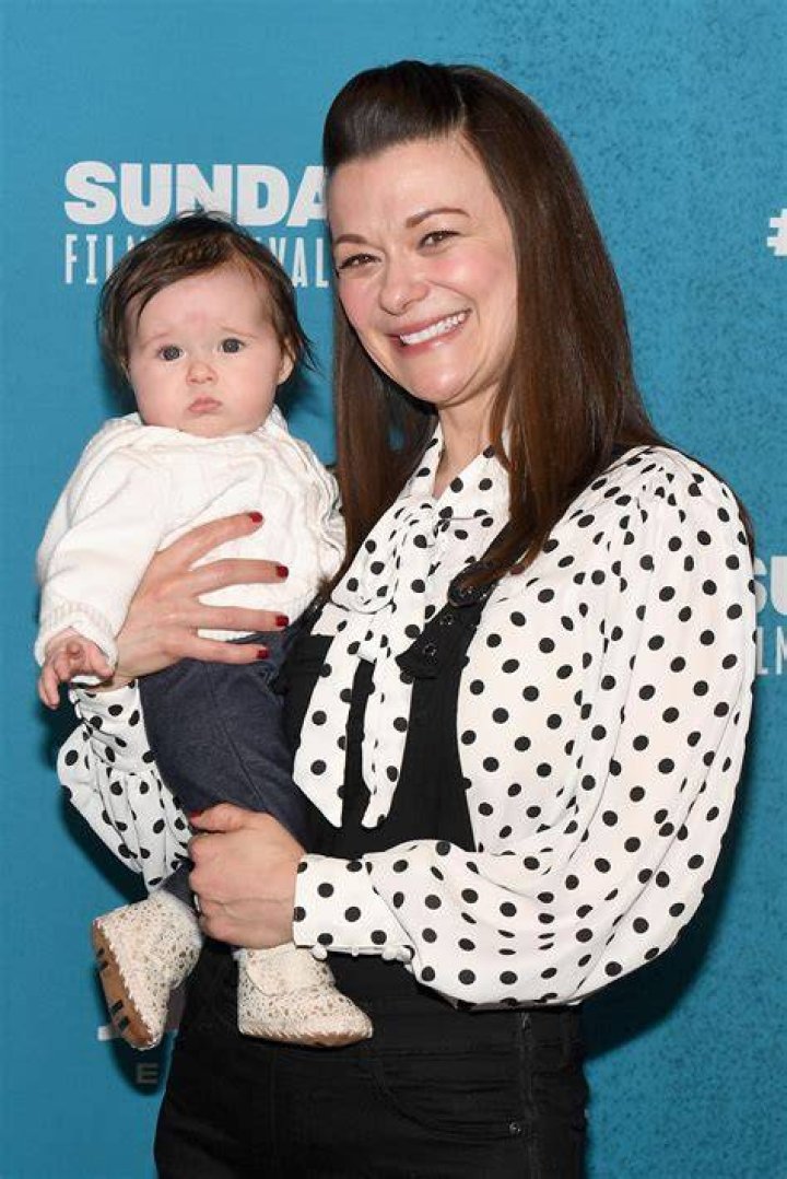  Maribeth Monroe is a mother of a child.