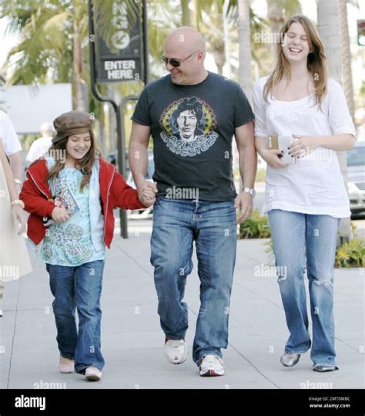 Michael Chiklis happily married to his wife! Know his daughters.