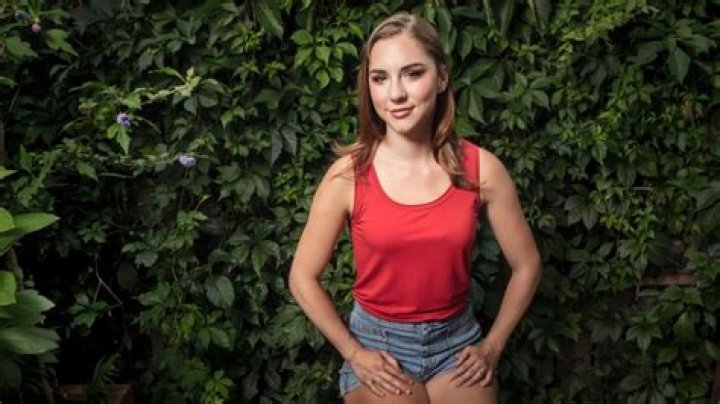 Mikhaila Peterson: From Wellness Influencer to Businesswoman