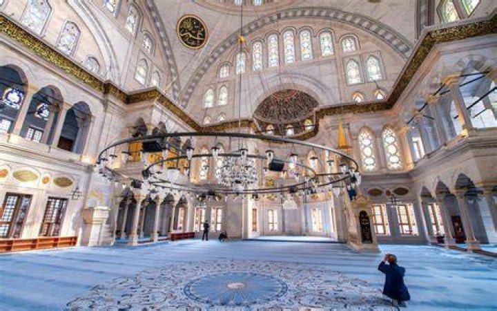 Mosque Tour Guide