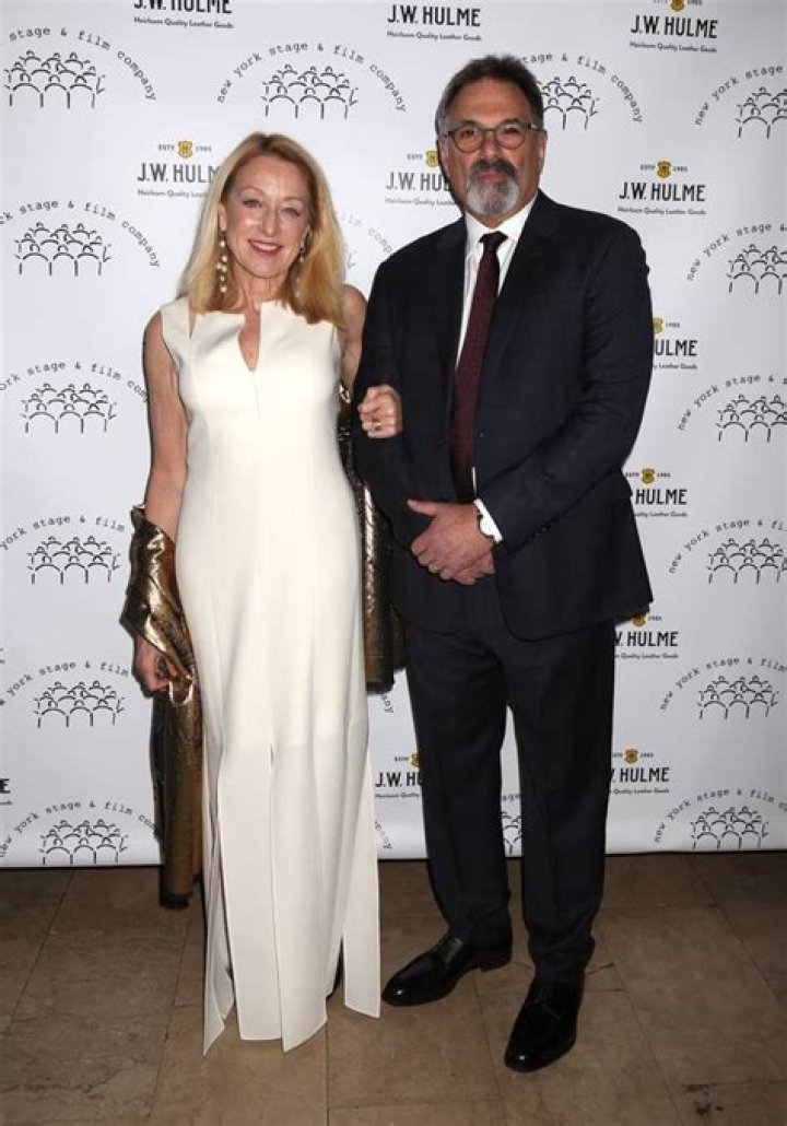 Patricia Wettig's 35 years of married life with husband! Know her children