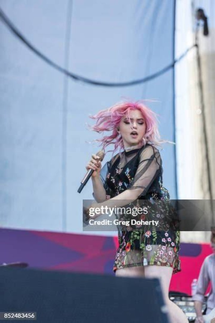 Rena Lovelis is the lead member of popular band The Violet.