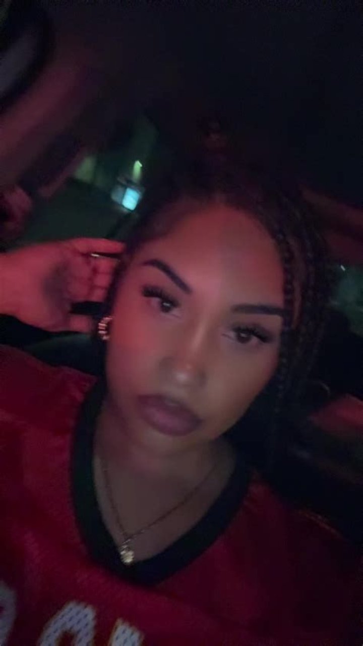 TikTok Sensation - Isabella Green