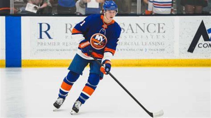 Which New York Islanders player has won the Calder Memorial Trophy? NHL Immaculate Grid Answers for July 12 2023