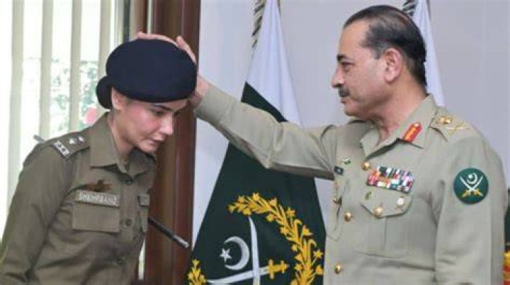 Who is Syeda Shehrbano Naqvi? Meet the Lady Police Officer who Rescued a Woman from a Mob Lynching in Lahore