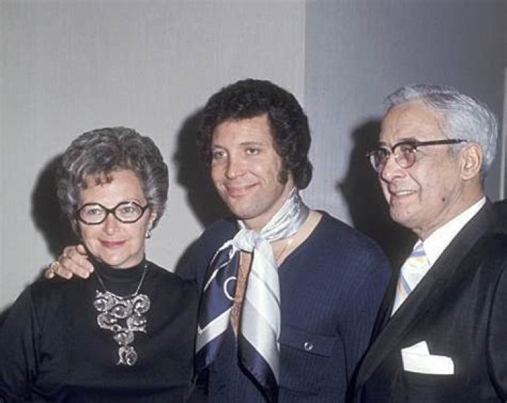 Who Were Tom Jones Parents? - SarkariResult