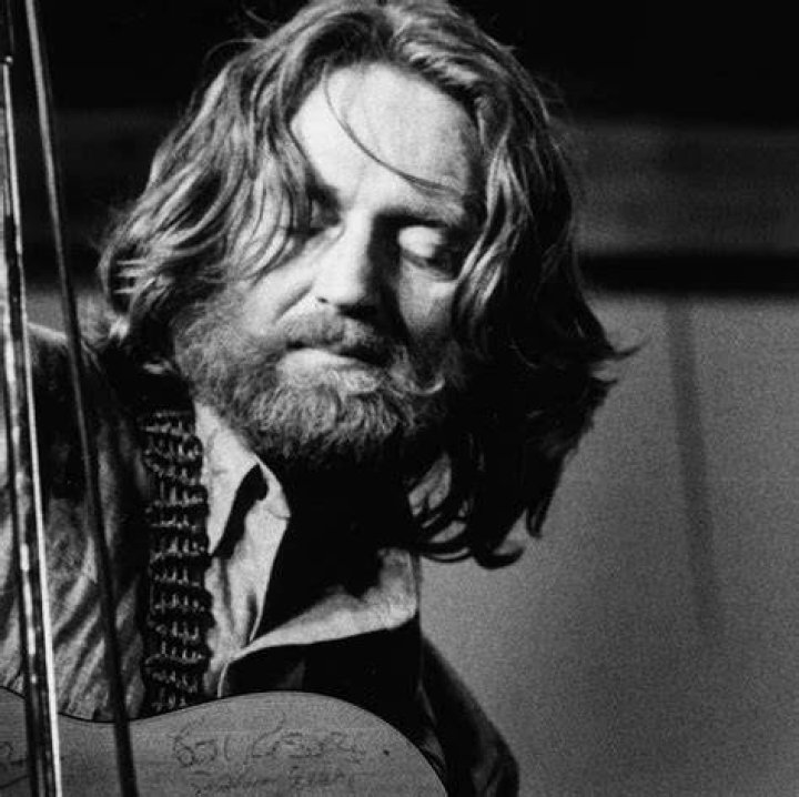 Willie Nelson: A Country Music Legend's Journey with Emphysema