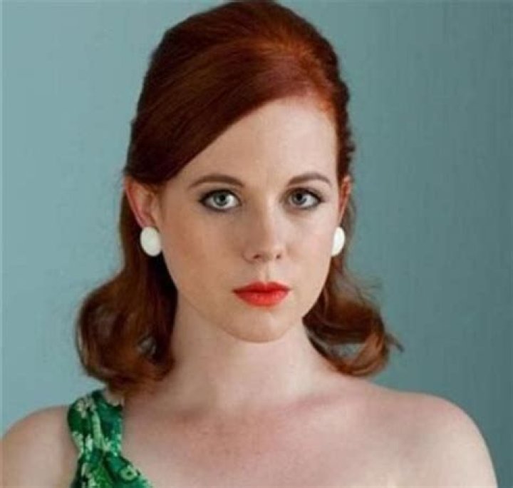 Zoe Boyle Height, Weight, Measurements, Bra Size, Shoe Size